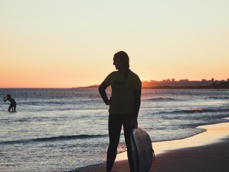Carcavelos Surf Camp - image of the people surfing 3